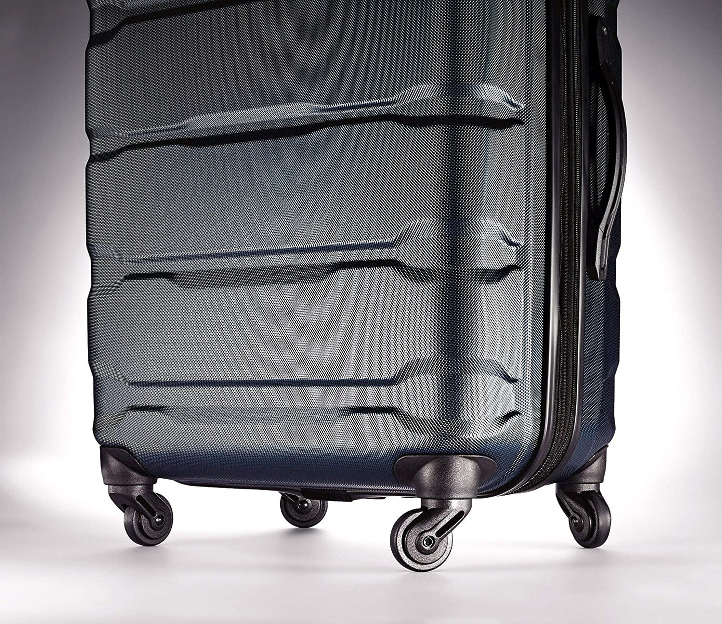 Samsonite Omni 20" Carry-On Spinner Luggage